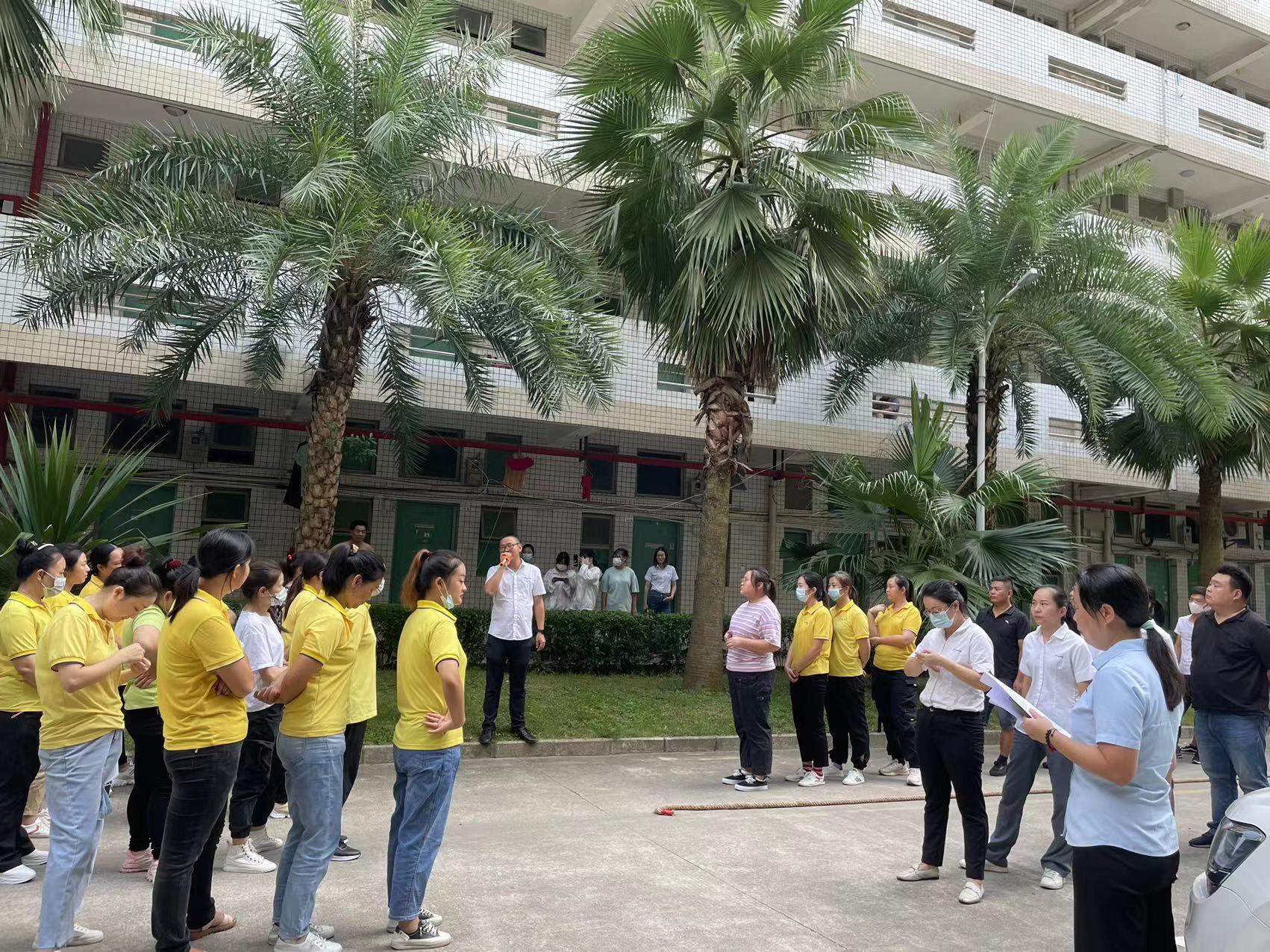 庆中秋“拔河比赛”活动